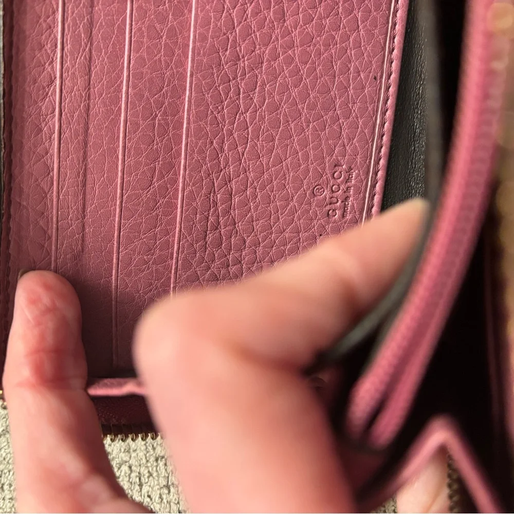 Gucci GG Soho Mauve Leather Zip Wallet with Tassel - Picture 12 of 16